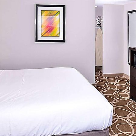 Elimwood Hotel, A Ramada By Wyndham Maryland Heights Exterior photo