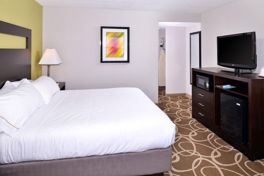Elimwood Hotel, A Ramada By Wyndham Maryland Heights Exterior photo