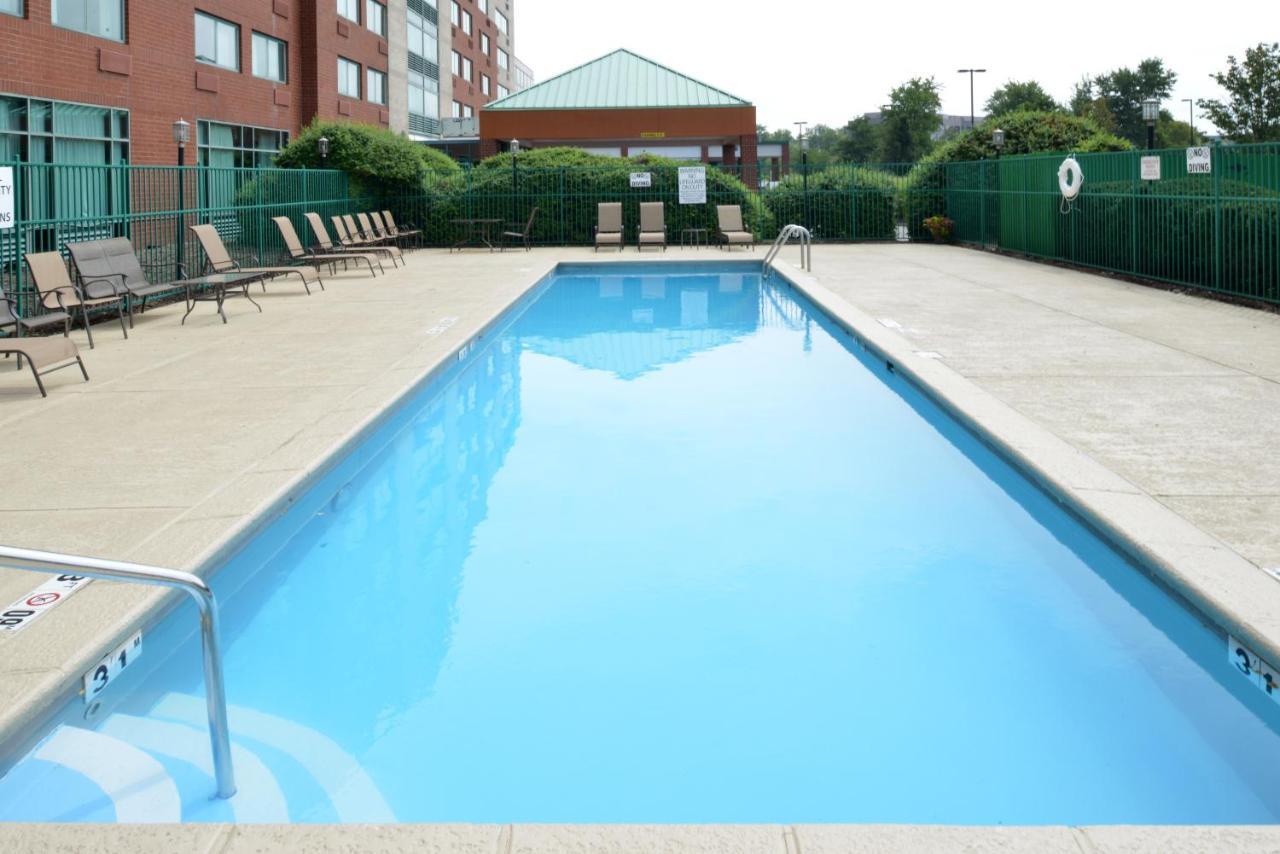 Elimwood Hotel, A Ramada By Wyndham Maryland Heights Exterior photo