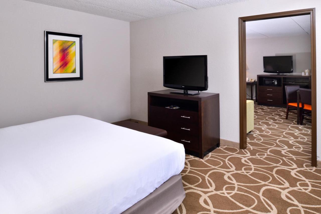 Elimwood Hotel, A Ramada By Wyndham Maryland Heights Exterior photo